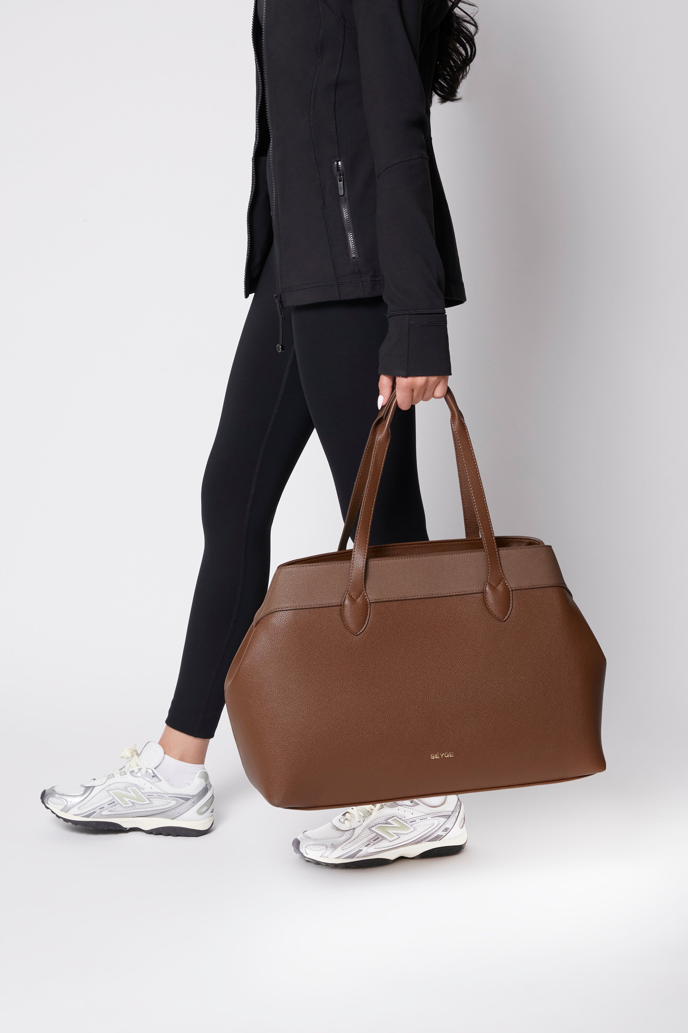 THE ALIGN TOTE IN MOCHA BROWN